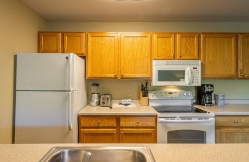 Lake Delton Condo | Club Wyndham Tamarack - Comfy 1 Bedroom