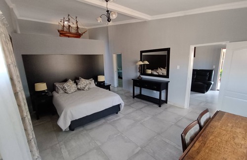 Springs Bed & Breakfast | Clyde's on Dale Guest House