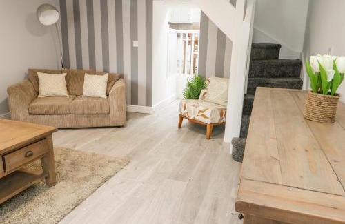 Llanerchymedd House | Clydfan Cottage