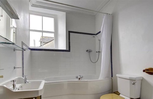 Pembroke House | Clynderwen House in the beautiful Pembroke