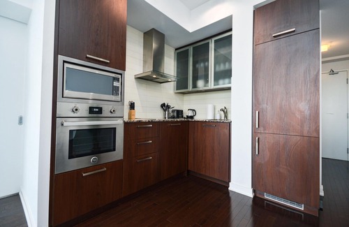 Central Waterfront Condo | CN Tower Views | ❤️ of DT I 1 Bedroom+Den