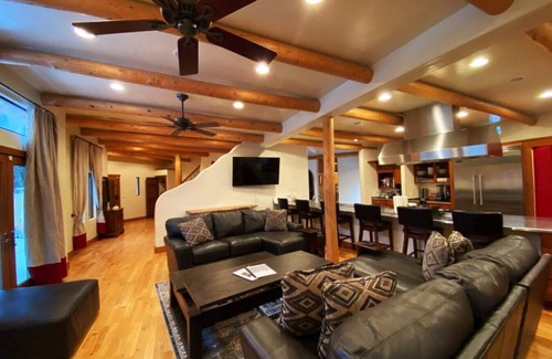 West Colorado Springs House | CO02COSKW · Grand Hacienda✦ Best Home in Old Colorado Springs❣