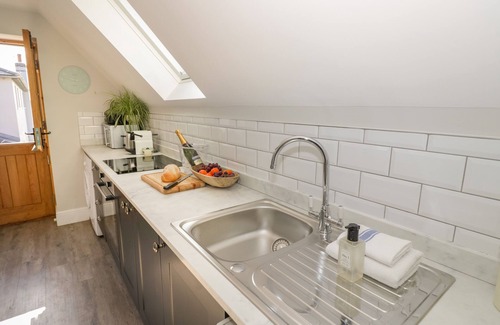 Quedgeley Cottage | COACH HOUSE MEWS, pet friendly in Alderminster