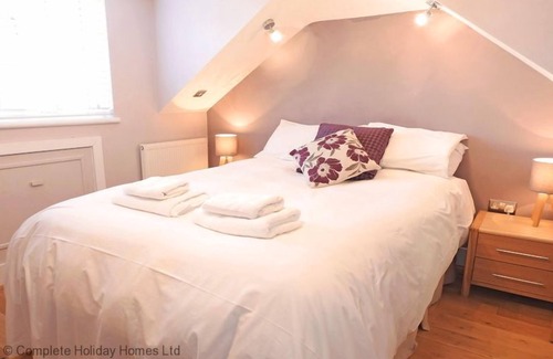 Gosport House | Coach House - a house that sleeps 8 guests in 4 bedrooms