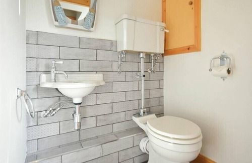 Berwick-upon-Tweed Cottage | COACH HOUSE (BEAL), pet friendly, country holiday cottage in Beal