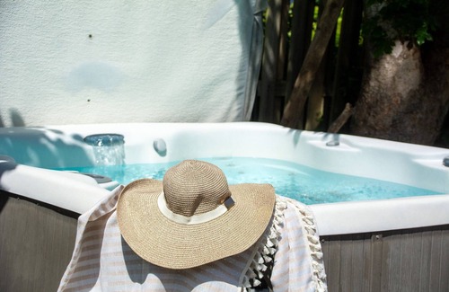 Bryngwran Cottage | Coach House - sleeps 6 guests in 3 bedrooms