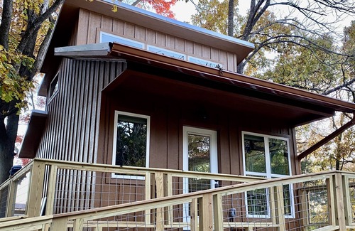 Lacy-Lakeview Cabin | Coach's Quarters - The Dugout - Come Spend The Night in the Trees!