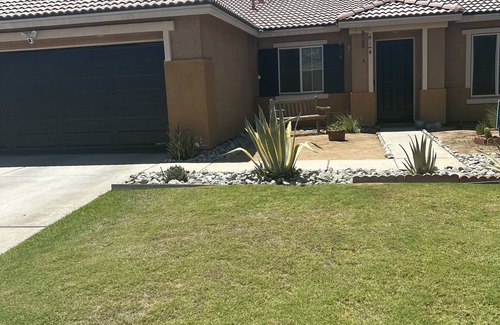 Coachella House | Coachella & Stagecoach walking distance