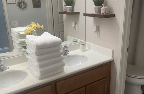 Coachella House | Coachella & Stagecoach walking distance