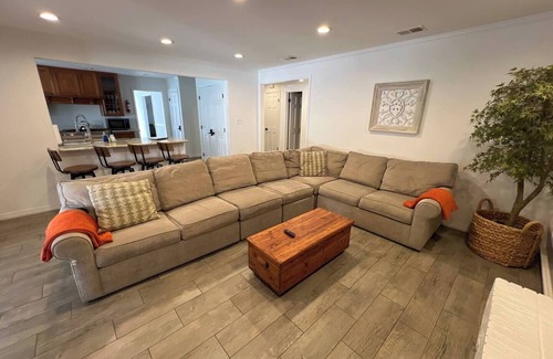 Gainesville House | Coaches House 1.5 mile from Ben Griffin Stadium