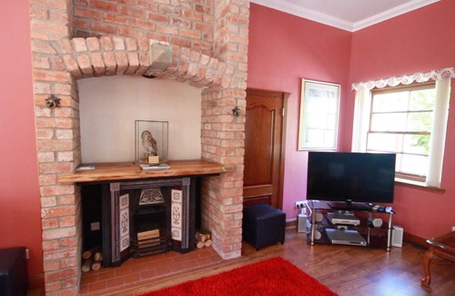 Arden Cottage | Coachouse Lodge - sleeps 8 guests in 3 bedrooms