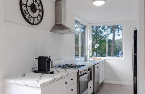 Cottage Point House | Coal and Candle Couples Retreat
