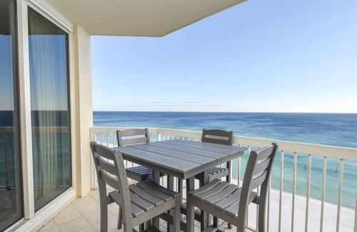 Destin Condo | Coastal 12th Floor Beachfront Condo w/Close Dining & Shopping in Destin! 🌊🌴💙