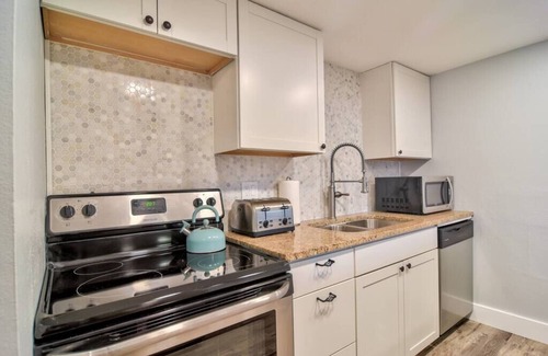 South Bradenton Condo | *Coastal 2/2 Condo w/Pool 6 Mins to IMG