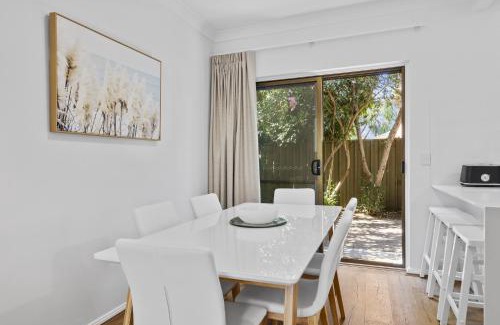 Glenelg South House | Coastal 3-Bed House with BBQ and Private Courtyard