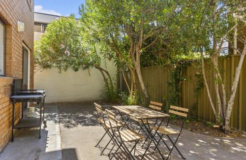Glenelg South House | Coastal 3-Bed House with BBQ and Private Courtyard