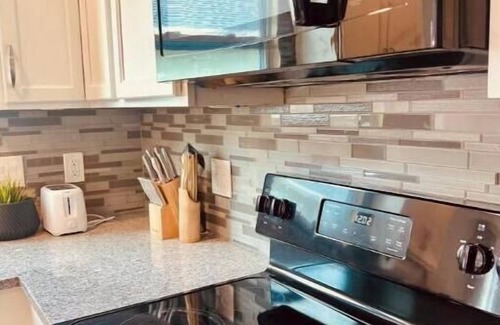 Jacksonville Beach House | Coastal 3-BR updated house: 5 BLOCKS to the beach, yard, Free Parking