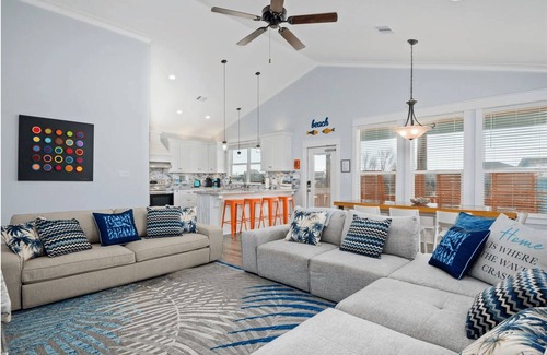 Galveston House | Coastal 3BR Retreat Sleeps 10 | Swing Deck, Tiki Bar, Grill & Fire Pit, Smart TVs & Pet-Friendly