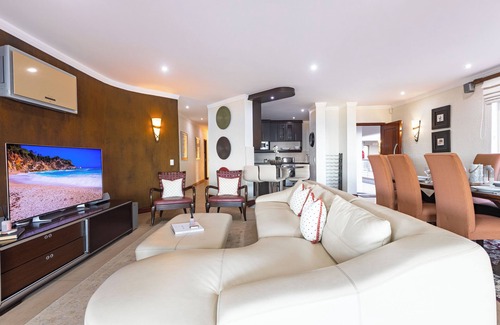 Ballito Apartment | Coastal 4-Bed, Eco Estate, 180º Sea Views