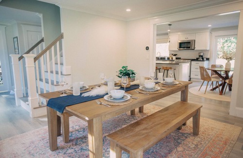 East Sandwich House | Coastal 4-bedroom house with AC and WiFi in Sandwich, 1 mile to the beach!