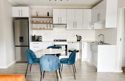 Bloubergstrand Apartment | Coastal Beach & Mountain Retreat