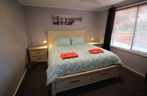 Tootgarook Cottage | Coastal Beauty …...in a garden retreat