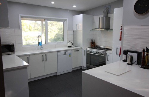 Tootgarook Cottage | Coastal Beauty …...in a garden retreat