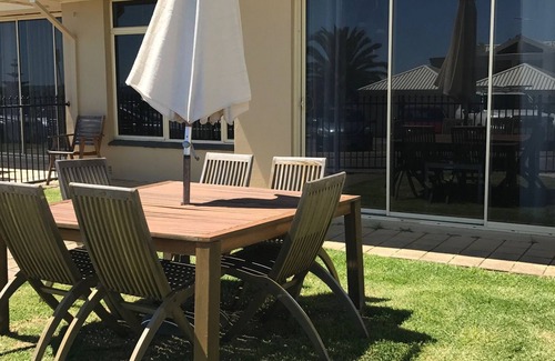 Seacliff Apartment | Coastal Blue Seacliff