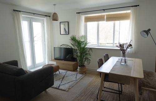 Newquay City Centre Apartment | Coastal-Bohemian Retreat <100m From The Beach!