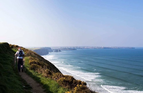Newquay City Centre Apartment | Coastal-Bohemian Retreat <100m From The Beach!