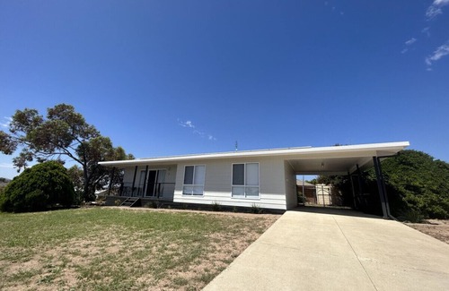 Port Hughes Apartment | Coastal Break - Peaceful 3 BR Home Near the Beach