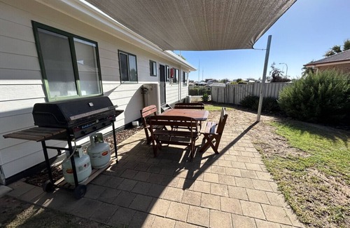 Port Hughes Apartment | Coastal Break - Peaceful 3 BR Home Near the Beach