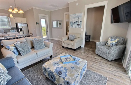 Gulf Shores House | Coastal Breeze Cottage ~ Heated & Cooled Pool + $400 in FREE Activities Daily ~ Zoo, Parasailing