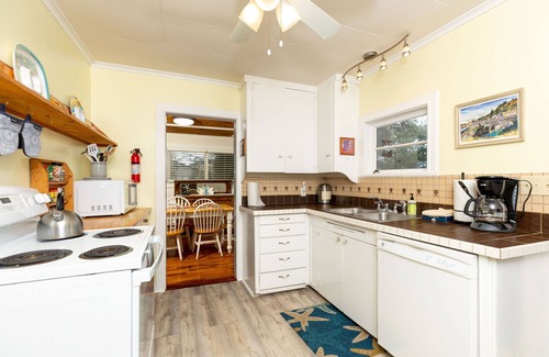 Depoe Bay House | Coastal Breeze Cottage in Walkable Depoe Bay