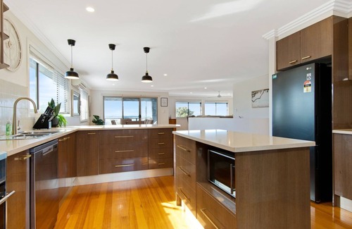 Catalina House | Coastal Breeze in Catalina with Ocean Views