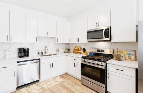 Imperial Beach House | Coastal Breeze, San Diego Home Fast Wi-Fi, , Lux, Serene Private Gated Oasis!