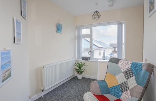 Moelfre Apartment | Coastal Cafe Apartment