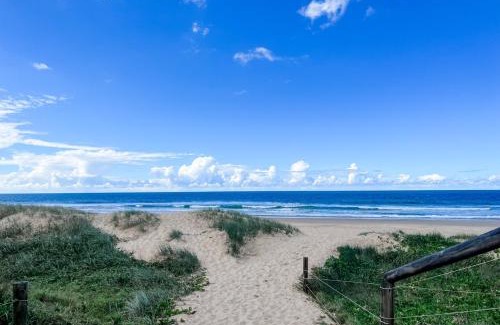 Marcoola Apartment | Coastal Calm Studio - A Private Studio with a Personal Touch