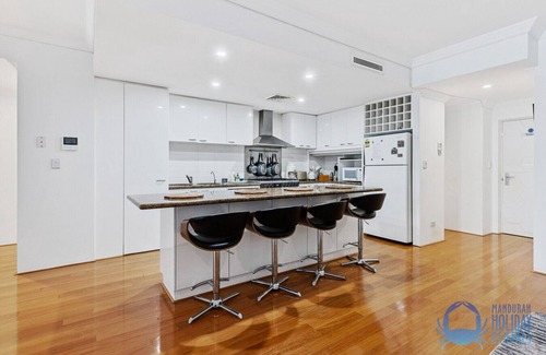 Mandurah House | Coastal Canal Retreat in Mandurah