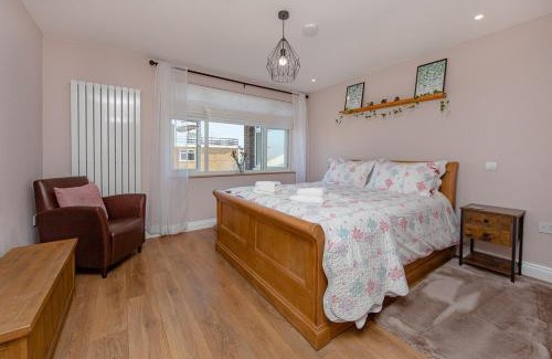 Holland-On-Sea Apartment | Coastal Charm In Clacton On Sea