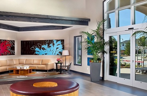 Carlsbad Hotel | Coastal Charm: Pets Allowed, Parking, Outdoor Pool, Close to South State Beach!