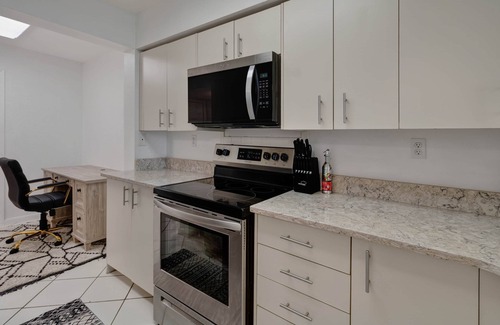 St. Petersburg Apartment | Coastal Charm Isla del Sol