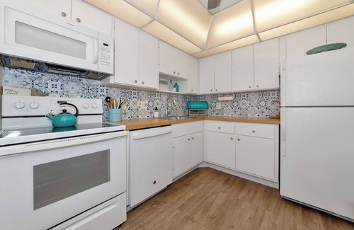 Trailer Estates Condo | Coastal Charmer - 2-bedroom Condo - Amazing Water & Golf Course Views
