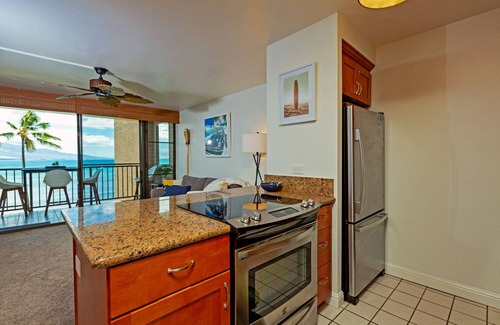 Maalaea Condo | Coastal Chic Ocean Front Stunning View w AC