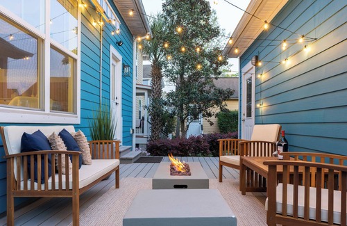 North Charleston House | Coastal Chic Retreat - Minutes to Downtown Charleston and Beautiful Beaches