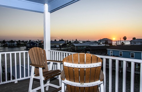 Rockport House | Coastal Class Waterfront - "Your Home away from Home"