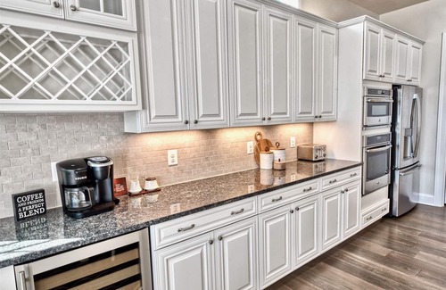 Lewes House | Coastal Club * Spacious and Luxurious 6BR house , w 4 Baths Sleeps up to 14