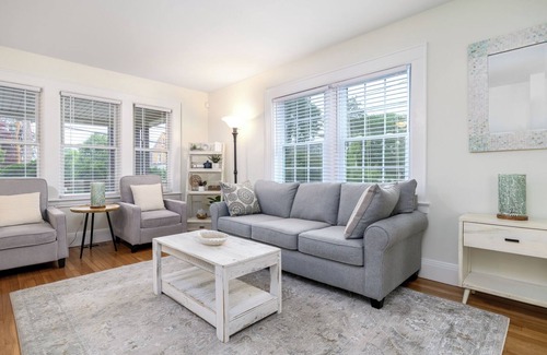 Black Rock Historic District House | Coastal Colonial 10 minutes from beaches, Sacred Heart & Fairfield University