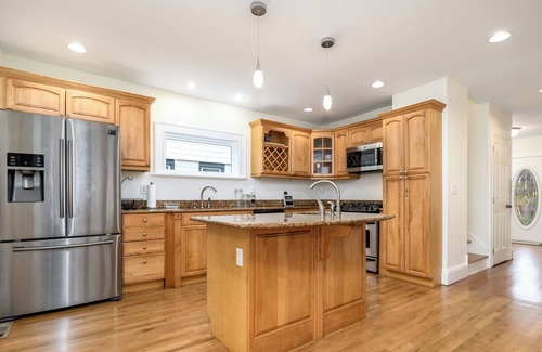 Black Rock Historic District House | Coastal Colonial 10 minutes from beaches, Sacred Heart & Fairfield University