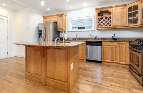Black Rock Historic District House | Coastal Colonial 10 minutes from beaches, Sacred Heart & Fairfield University